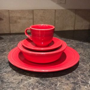 Fiestaware Scarlet 5 piece dinnerware set